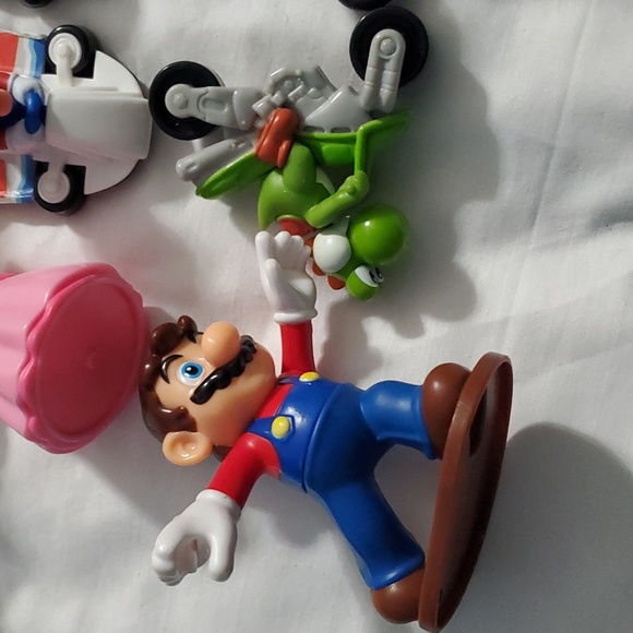 :Mixed lot of 12 McDONALDS Mario Brothers Nintendo HAPPY MEAL TOYS  READ DESCRIT - Picture 8 of 9